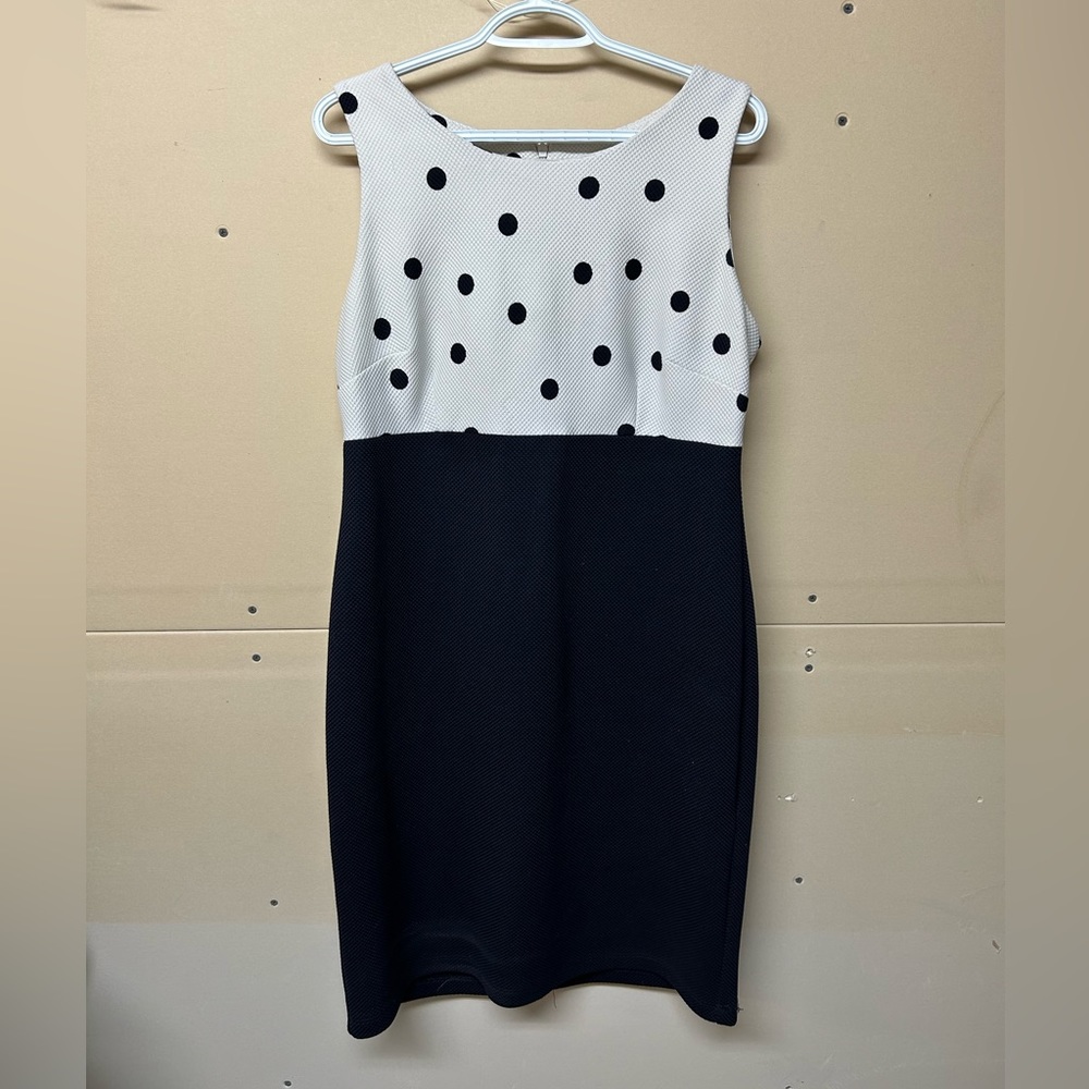 Polka Dot Sleeveless Sheath Dress - Black & White